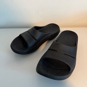 OOFOS Black Slide Sandals